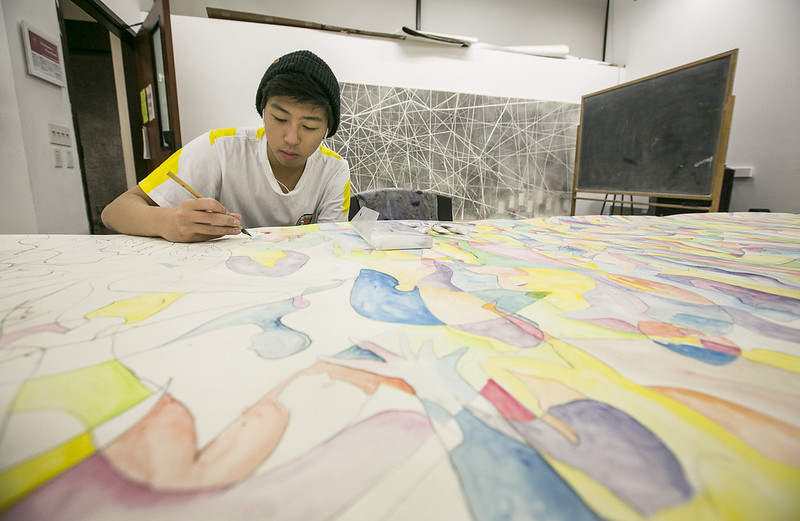 Roski student working on an art piece he created