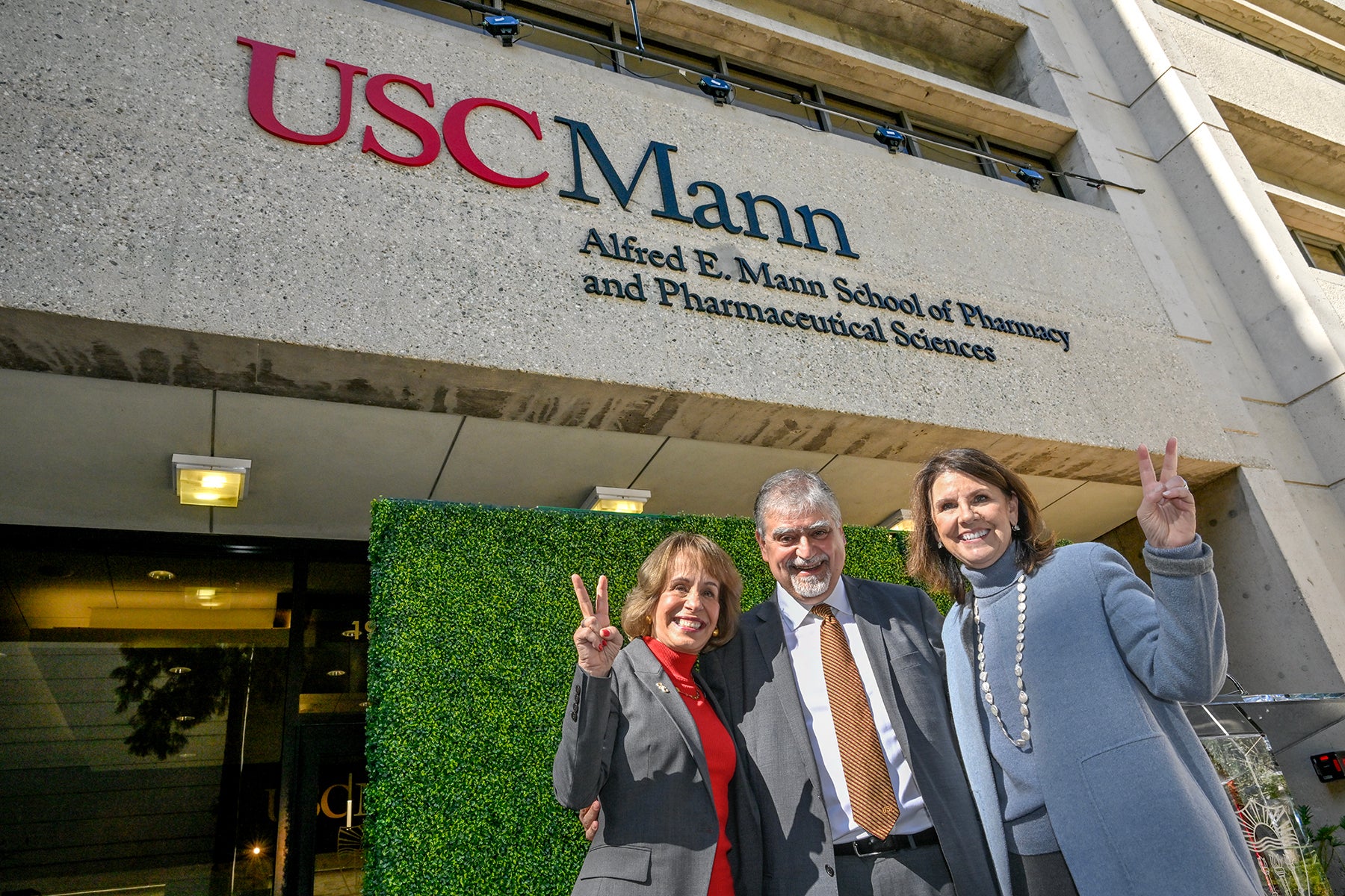 Carol L. Folt, Vassilios Papadopoulos and Suzanne Nora Johnson